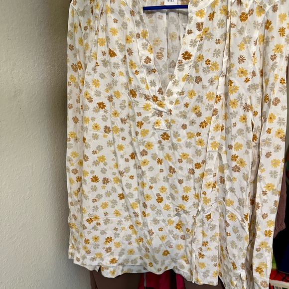 NWT Gap blouse. Flowy, cute - Picture 4 of 4